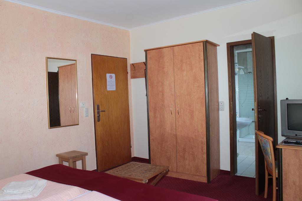Garni Zum Adler Hotel Gensingen Zewnętrze zdjęcie