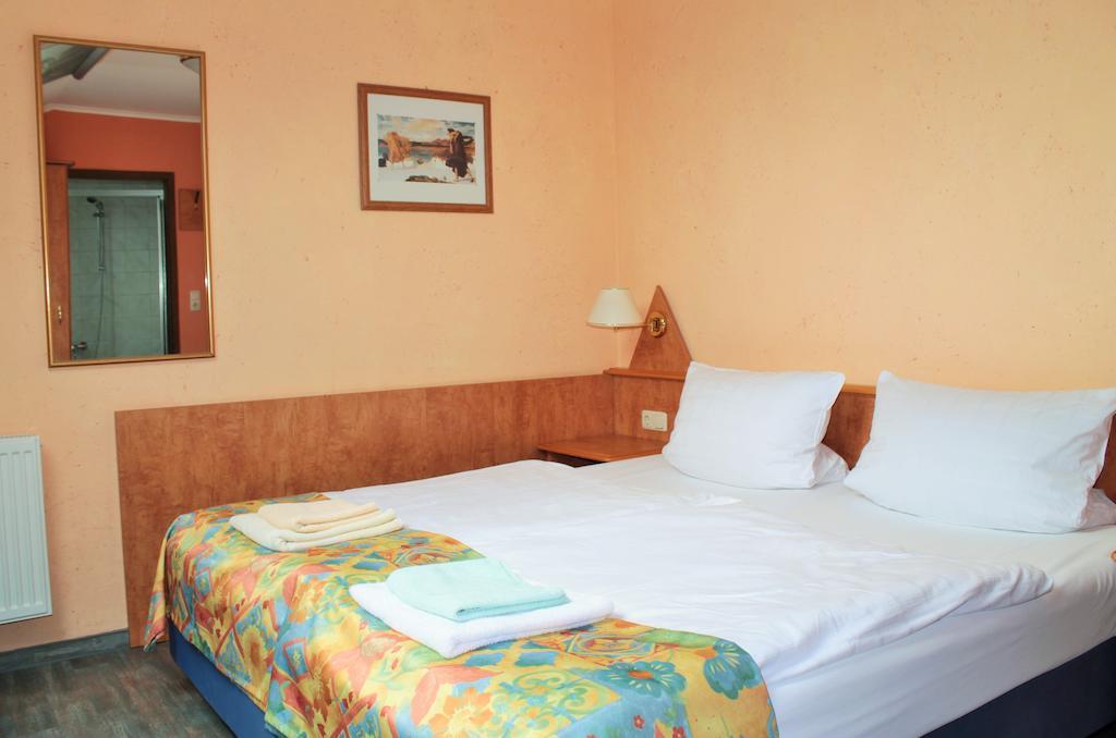 Garni Zum Adler Hotel Gensingen Pokój zdjęcie
