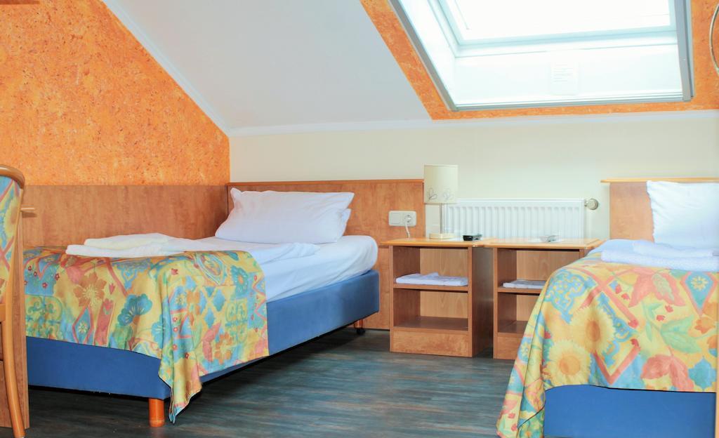 Garni Zum Adler Hotel Gensingen Pokój zdjęcie