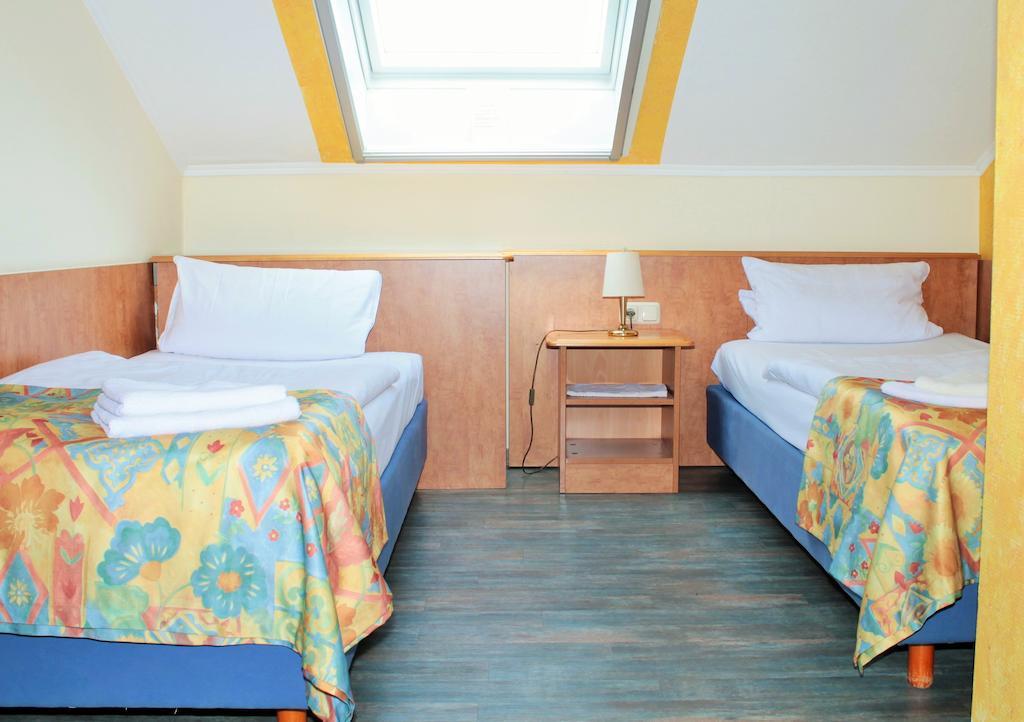 Garni Zum Adler Hotel Gensingen Pokój zdjęcie