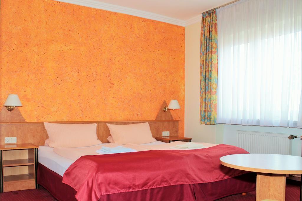Garni Zum Adler Hotel Gensingen Pokój zdjęcie