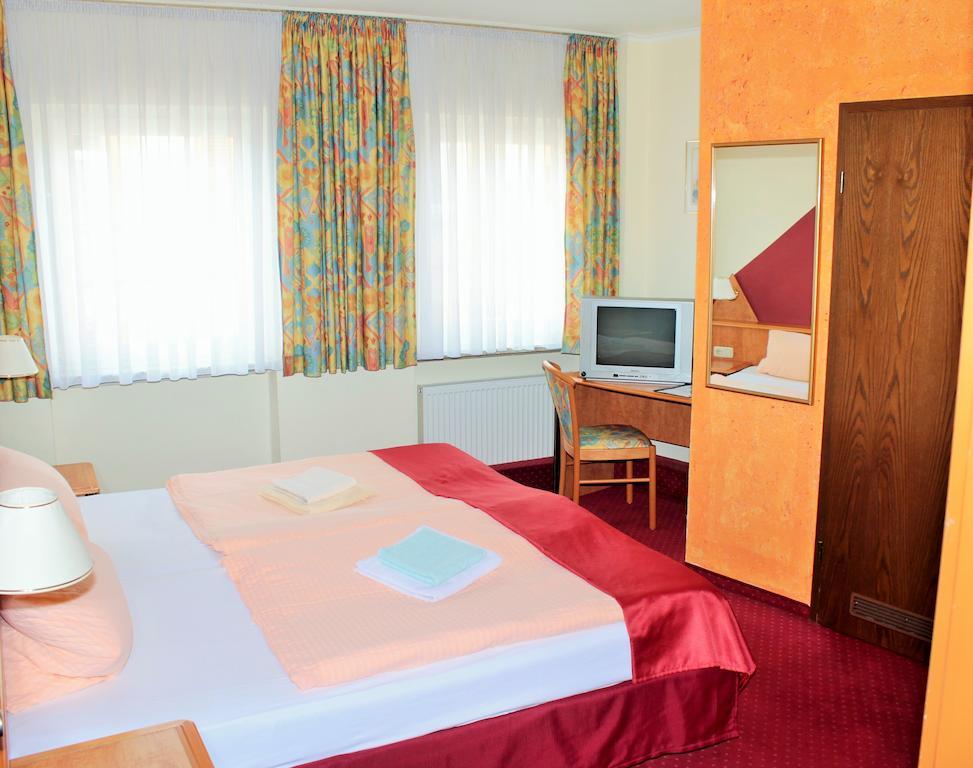 Garni Zum Adler Hotel Gensingen Pokój zdjęcie