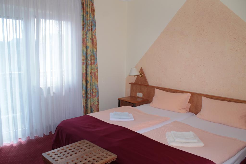 Garni Zum Adler Hotel Gensingen Pokój zdjęcie