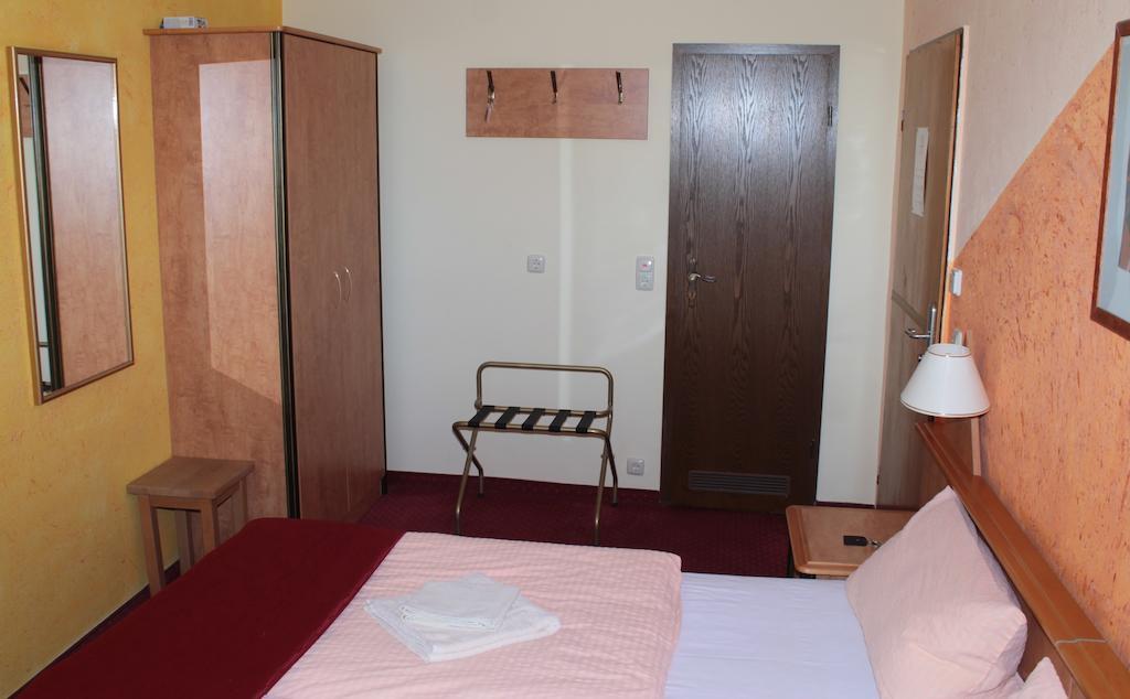 Garni Zum Adler Hotel Gensingen Pokój zdjęcie