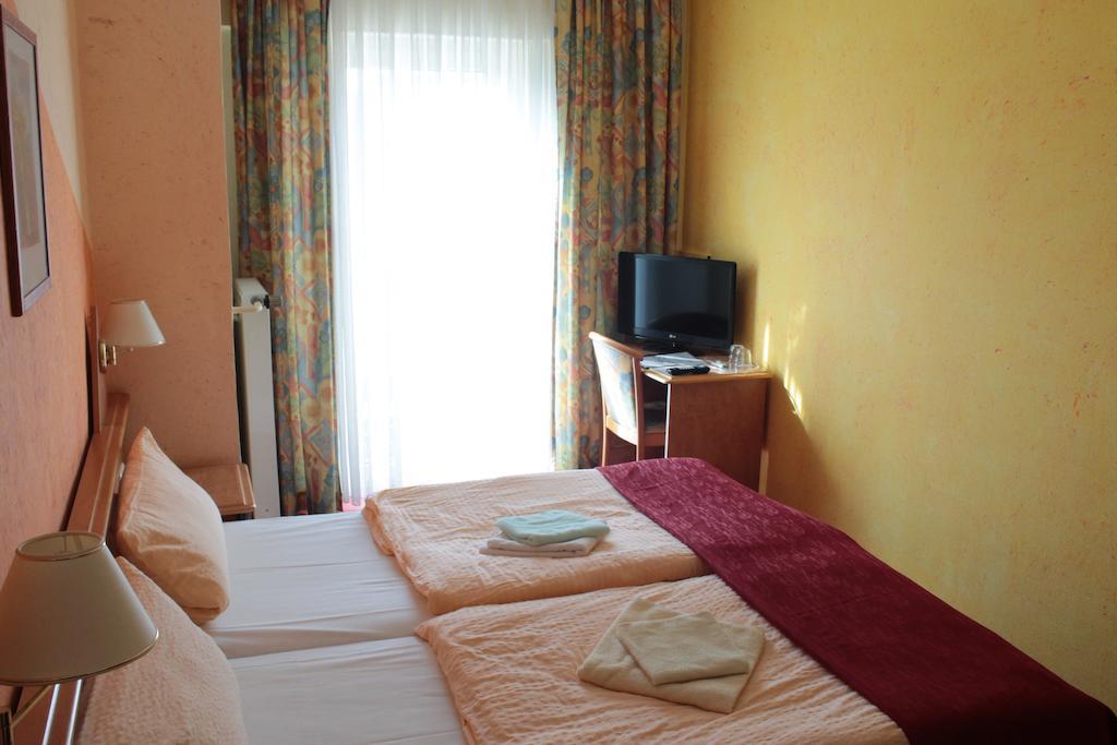 Garni Zum Adler Hotel Gensingen Pokój zdjęcie
